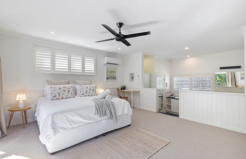 Cooroibah Haus | NEW | feature packed haven on 2 acres; swim up bar pool, fire pit, games room