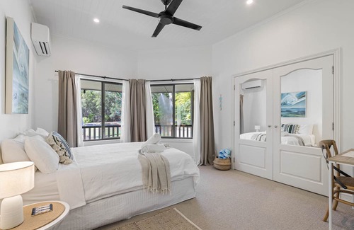 Cooroibah Haus | NEW | feature packed haven on 2 acres; swim up bar pool, fire pit, games room