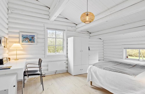 Dronningmolle Haus | Relax in this beautiful log cabin near the beach.