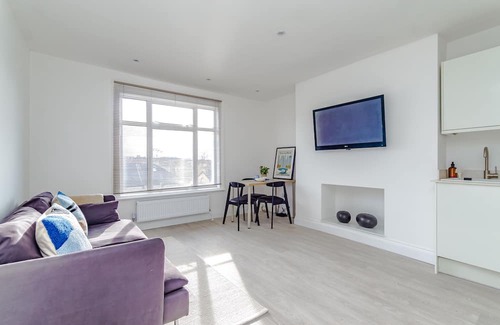 Broad Green Wohnung | Luxury apartment with workspace