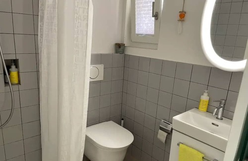 Mattenhof-Weissenbuhl Wohnung | Private and independent room in Bern