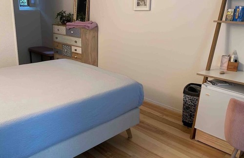 Mattenhof-Weissenbuhl Wohnung | Private and independent room in Bern