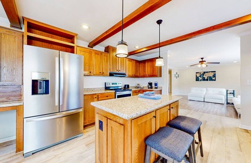 Dandridge Haus | Sunny dog-friendly home with a pool, balcony, smart TVs, washer/dryer, & AC