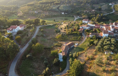Moitas Sonstige | Farmhouse 'Yellow House - Casa Amarela' with Mountain View, Shared Pool and Wi-Fi