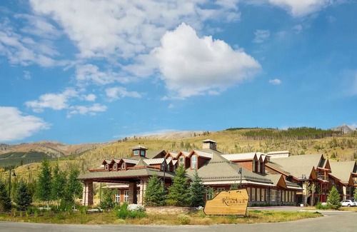The Highlands Haus | Fresh SNOW! Exquisite Upscale Oasis · Ski Resort
