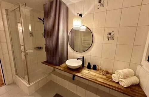 Alt-Muhlburg Wohnung | 77m² - 3 Zi Modern Zentrum Küche Dachterrasse Wlan