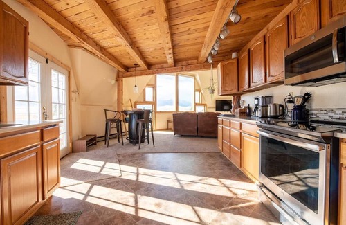 Westcliffe Haus | Spacious Geodesic Dome Home with Stunning Mountain Views - Walk to Westcliffe