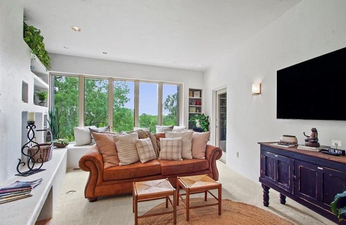 Tipp City Resort | Harmony Farm Modern Loft Nature Retreat. Waterfront views w/ resort amenities!