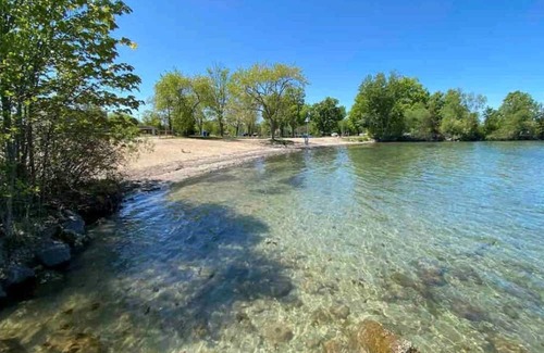 Alcona Hütte | nCottage Casablanca Villa all year round, steps from lake Simco,Innisfil Beachn