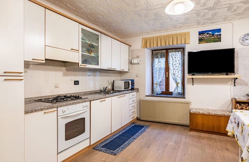 Segonzano Haus | Apartment In A Hotel 'Valentina Val Di Cembra' with Mountain View, Balcony and Wi-Fi