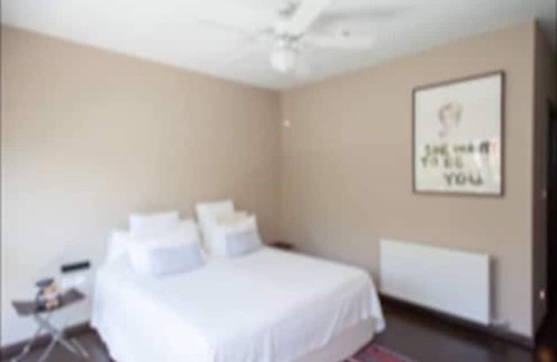 Khalandrion Wohnung | Art Collection apartment with garden