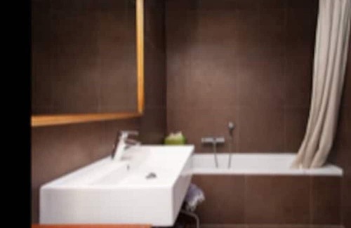 Khalandrion Wohnung | Art Collection apartment with garden