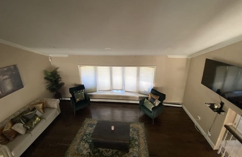 Selden Haus | Beautiful home with three private rooms for travel business people