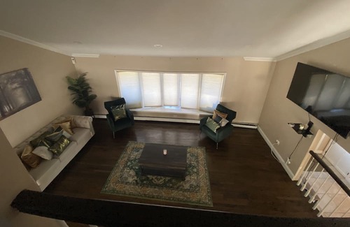 Selden Haus | Beautiful home with three private rooms for travel business people