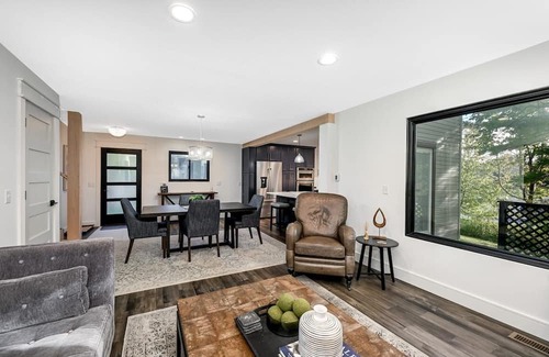 Silver Lake Eigentumswohnung | Luxury 2 bd Perfect for Traveling Professionals!