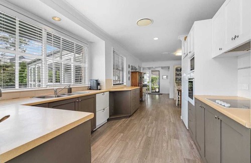 Lake Macquarie City Council Haus | Entire House Lakeside, panoramic water views, private Pool, 500m to boat ramp