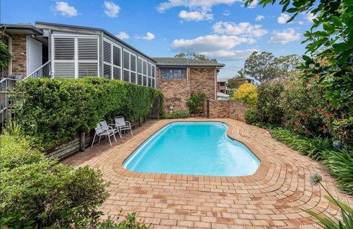 Lake Macquarie City Council Haus | Entire House Lakeside, panoramic water views, private Pool, 500m to boat ramp