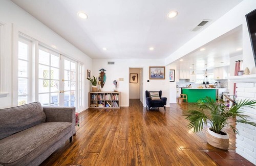 Los Angeles County Haus | Bright Family & Pet Friendly 3 Bedroom Pool Home