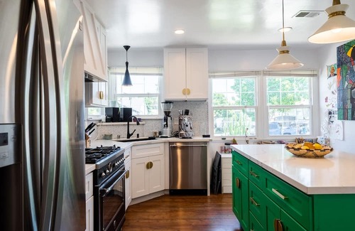 Los Angeles County Haus | Bright Family & Pet Friendly 3 Bedroom Pool Home