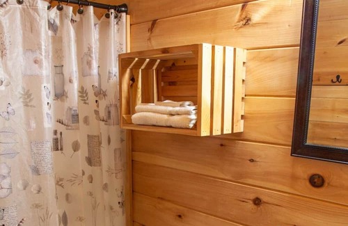 Equality Kabine | 2 BR Hot Tub Cabin- Closest Cabins to Garden of the Gods-Shawnee National Forest