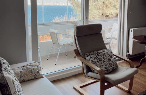 Adalar Wohnung | Cozy Sea View Apartment in Burgazada
