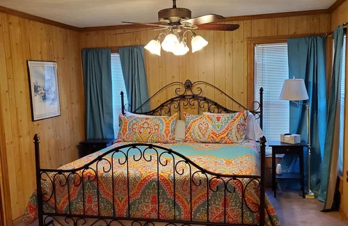 Denton Haus | Quiet neighborhood, free parking, security cameras, keypad entry.