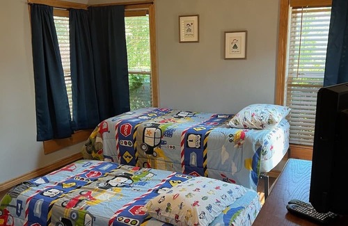 Denton Haus | Quiet neighborhood, free parking, security cameras, keypad entry.