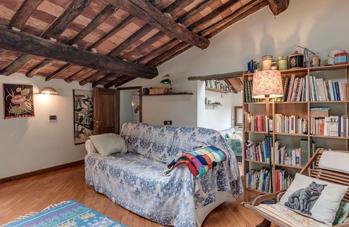 Pistoia Haus | Holiday Home 'Casetta Rossa Di Forra Al Pitta' with Mountain View, Private Garden and Wi-Fi