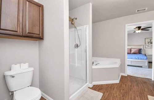 Iowa Colony Haus | $3500 Per/Mth, 4BRs, Gated Community