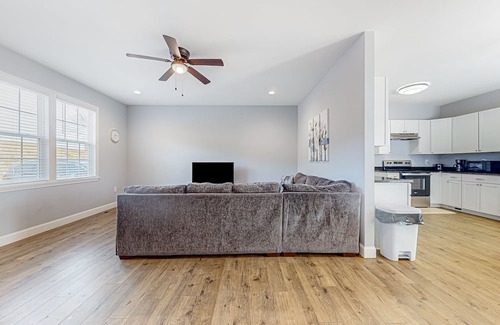 Jefferson City Haus | Modern dog-friendly home with enclosed yard, pool, grill, mtn views, W/D, & AC