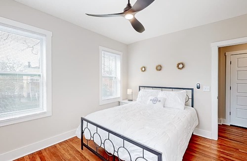 Eastside Haus | Dog-friendly duplex 1 mi. from Forsyth Park with enclosed yard & 2 decks