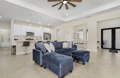 Burnt Store Haus | Tranquility Escape-Sleeps 9-Pool