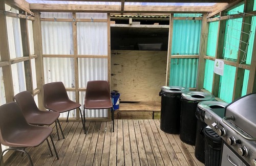 Tararua District Sonstige | Fun, retro-inspired farmstay at The Shearer's Quarters