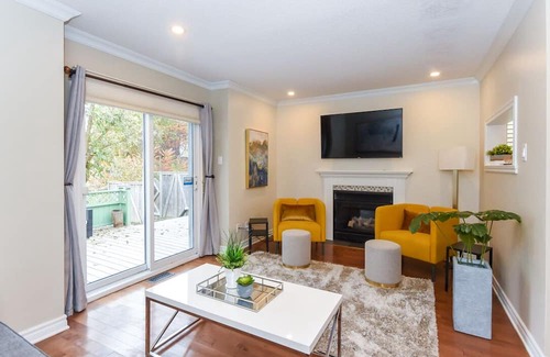 Ottawa Division Haus | Elegant and private - 3 beds, 2.5 baths - Nepean