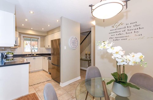 Ottawa Division Haus | Elegant and private - 3 beds, 2.5 baths - Nepean