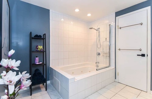Ottawa Division Haus | Elegant and private - 3 beds, 2.5 baths - Nepean