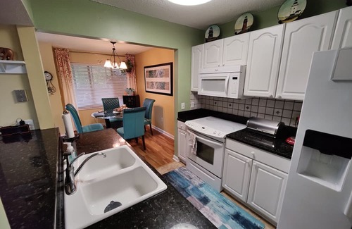 Hanahan Haus | Beautiful Townhome with 2 Master Suites