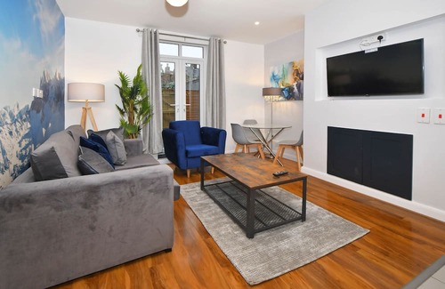 Burslem Wohnung | Stylish 2-bedroom apartment with TV,Wi-Fi and washer in Stoke-On-Trent.