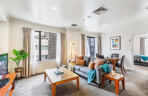 Northcote Wohnung | Spacious CBD Retreat: 1BR Queen St Gem!