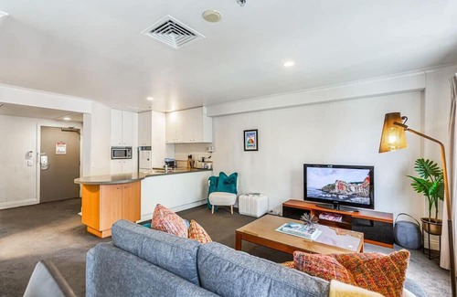 Northcote Wohnung | Spacious CBD Retreat: 1BR Queen St Gem!