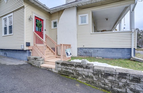 Syracuse Hütte | Pet-friendly Syracuse Home w/ Private Yard!