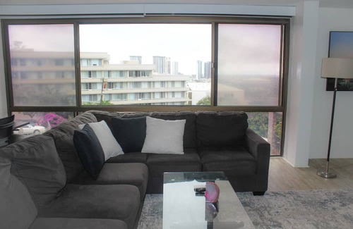 Manoa Eigentumswohnung | Modern + Futuristic 2 Bed|2 Bath|2 Parking Hawaii Fortress with Massive Lanai