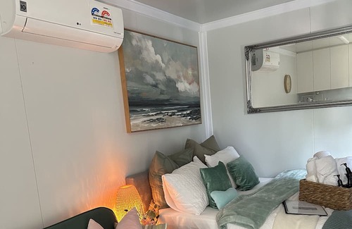 Monterey Haus | Beach Serenity 1- Close to the beach and public transport only 20mins from city