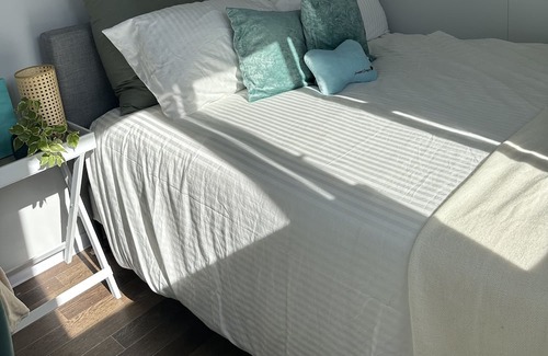 Monterey Haus | Beach Serenity 1- Close to the beach and public transport only 20mins from city