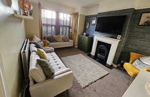 Stoke-on-Trent Haus | Spacious Home - King Size Bed - Pets - In Oak Hill / Trent Vale