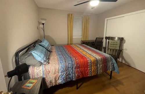 Capitol Heights Haus | Minutes to DC, MGM Casino, Outlets, Gaylord, National Harbor, DC National Mall