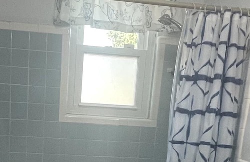 Capitol Heights Haus | Minutes to DC, MGM Casino, Outlets, Gaylord, National Harbor, DC National Mall