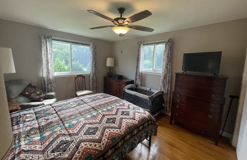 Capitol Heights Haus | Minutes to DC, MGM Casino, Outlets, Gaylord, National Harbor, DC National Mall