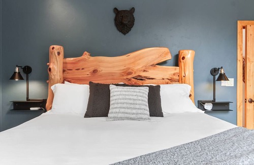 Breckenridge Haus | Welcome to Kindred Luxury Chalet in Breckenridge Hot Tub Pets Full Redesign