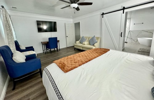 Walnut Grove Haus | 5BR 3 BA over 2,800 sq ft in the heart of Cordova